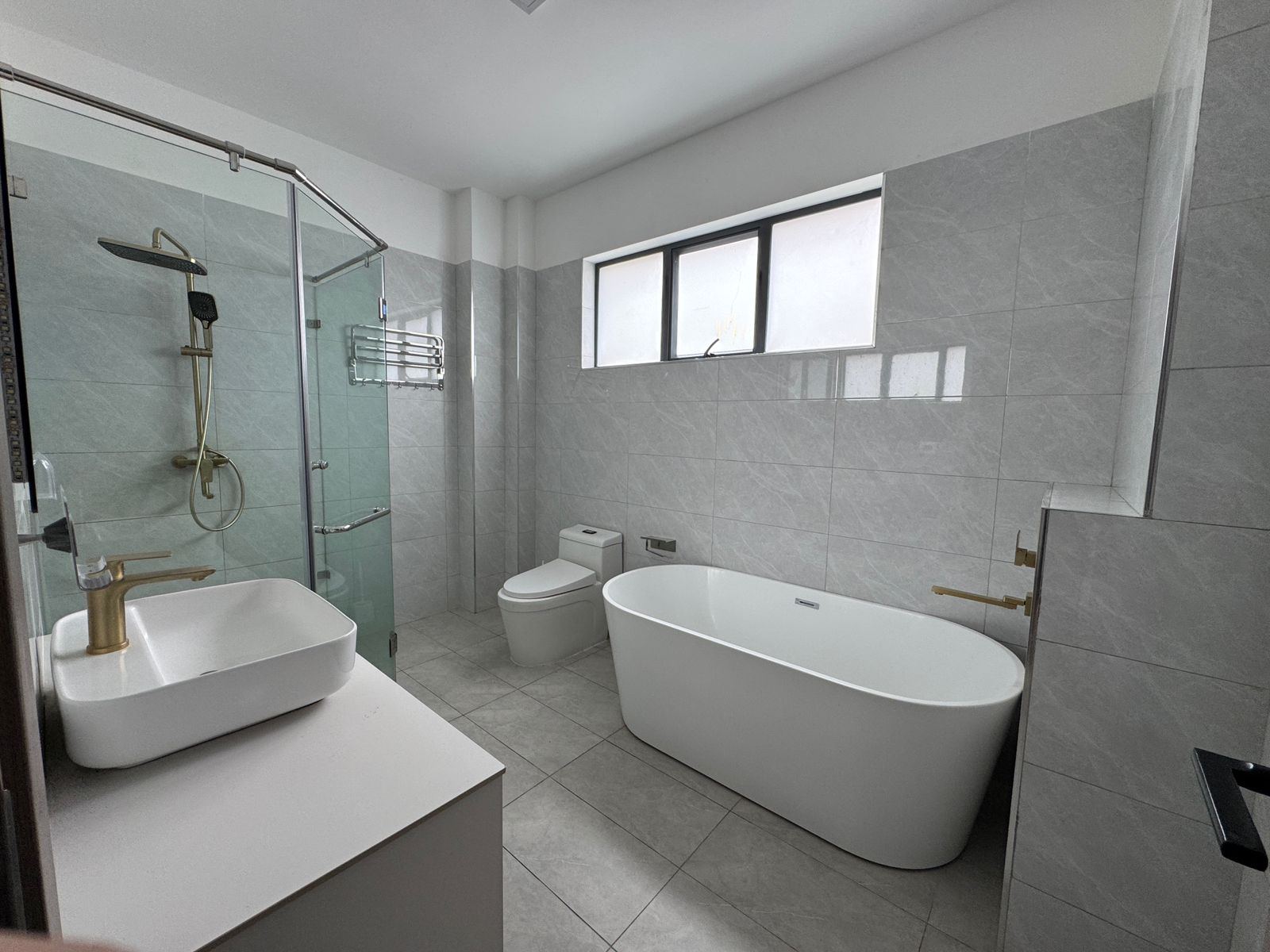 Image 15 of 4 Bedroom Apartment (Royal Oaks) - For rent/Sale